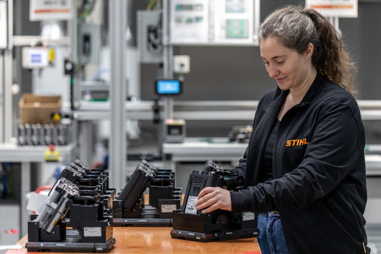 140200_plant-romania-assembly-line_HQ_P_2025-10_Global